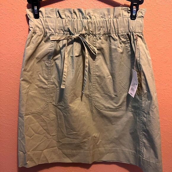 A new day light green Paperbag style skirt - Picture 1 of 8